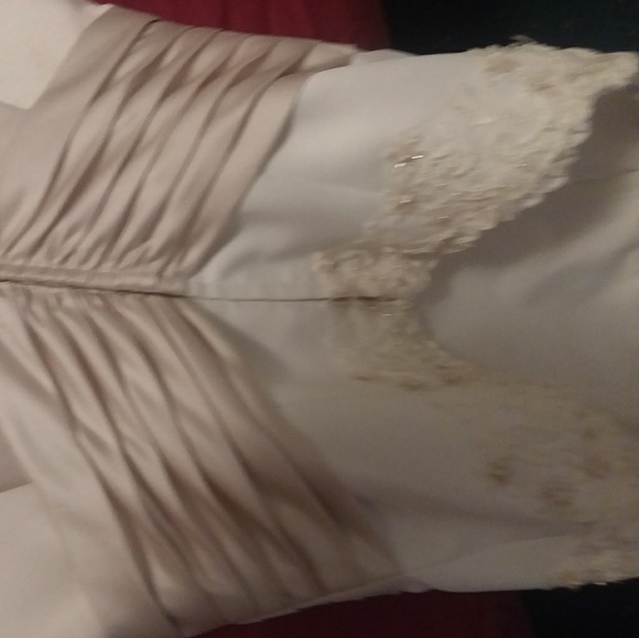 New wedding dress - Picture 6 of 8